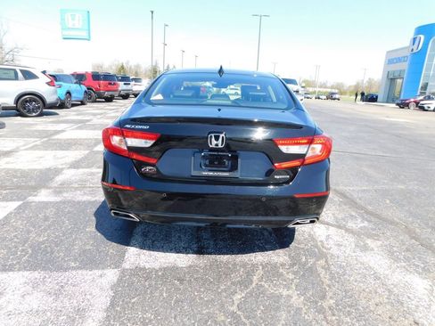 Certified 2018 Honda Accord Touring image 4