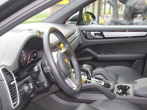 Used 2022 Porsche Cayenne Platinum Edition AWD/4WD image 20