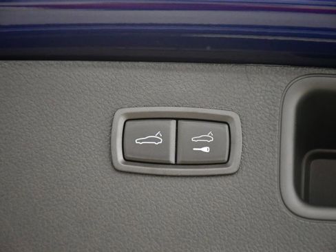 Certified 2025 Porsche Macan image 57