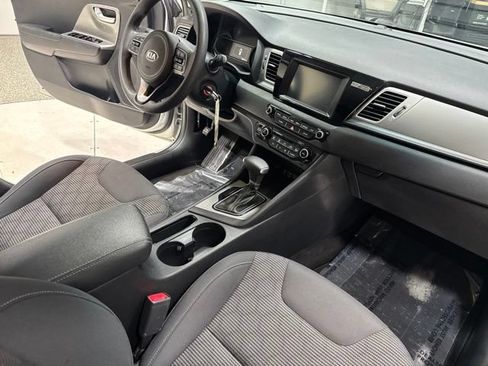 Used 2018 Kia Niro FE FWD image 28