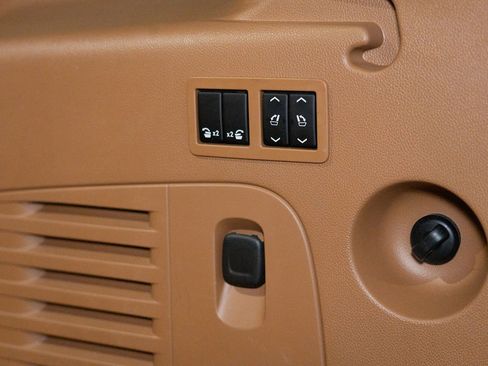 Used 2016 Cadillac Escalade ESV Platinum image 37