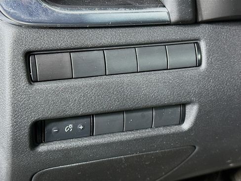 Used 2021 Nissan Rogue S FWD image 17