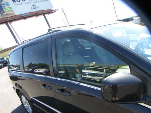 Used 2015 Chrysler Town & Country Touring FWD image 42