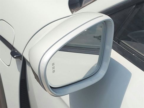 Used 2025 Porsche Taycan 4S image 29