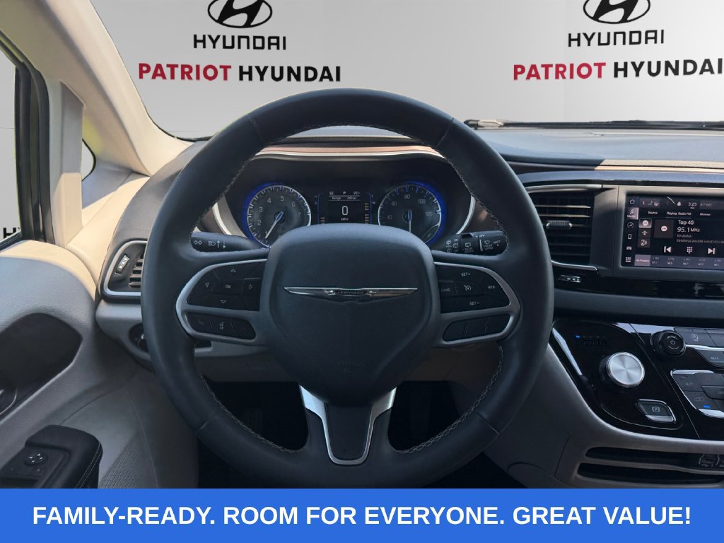 Used 2023 Chrysler Voyager LX FWD image 12
