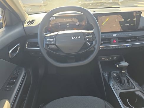 New 2025 Kia K4 LXS image 15