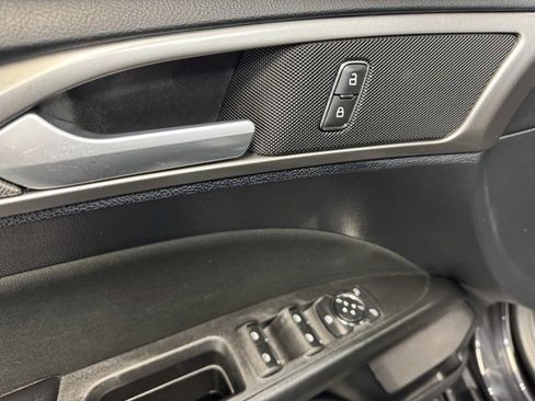 Used 2020 Ford Fusion SE image 10