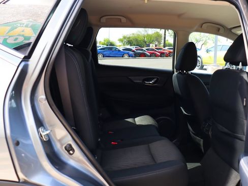 Used 2018 Nissan Rogue SV AWD/4WD image 23