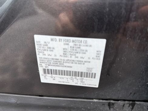 Used 2017 Ford Explorer XLT w/ Equipment Group 202A AWD/4WD image 26