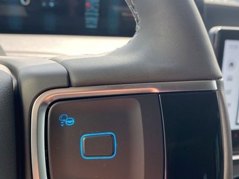 New 2025 Ford Expedition Active image 25