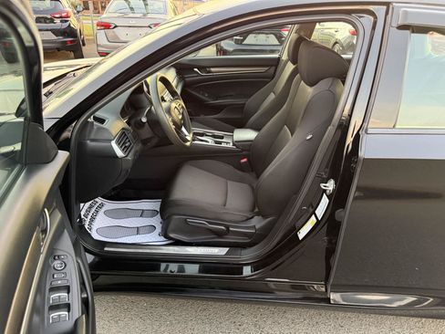 Used 2018 Honda Accord LX image 9