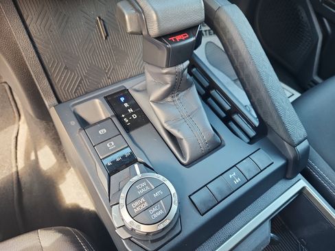 Used 2025 Toyota Tacoma TRD Off-Road image 32