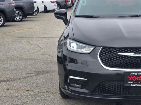 Certified 2023 Chrysler Pacifica Touring-L FWD image 3