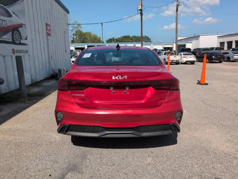 Used 2024 Kia Forte LXS w/ LXS Technology Package FWD image 7