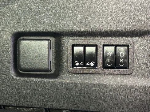 Used 2023 Chevrolet Suburban High Country w/ Premium Package image 18