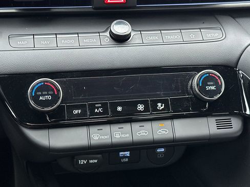 Certified 2025 Hyundai Elantra SEL image 23