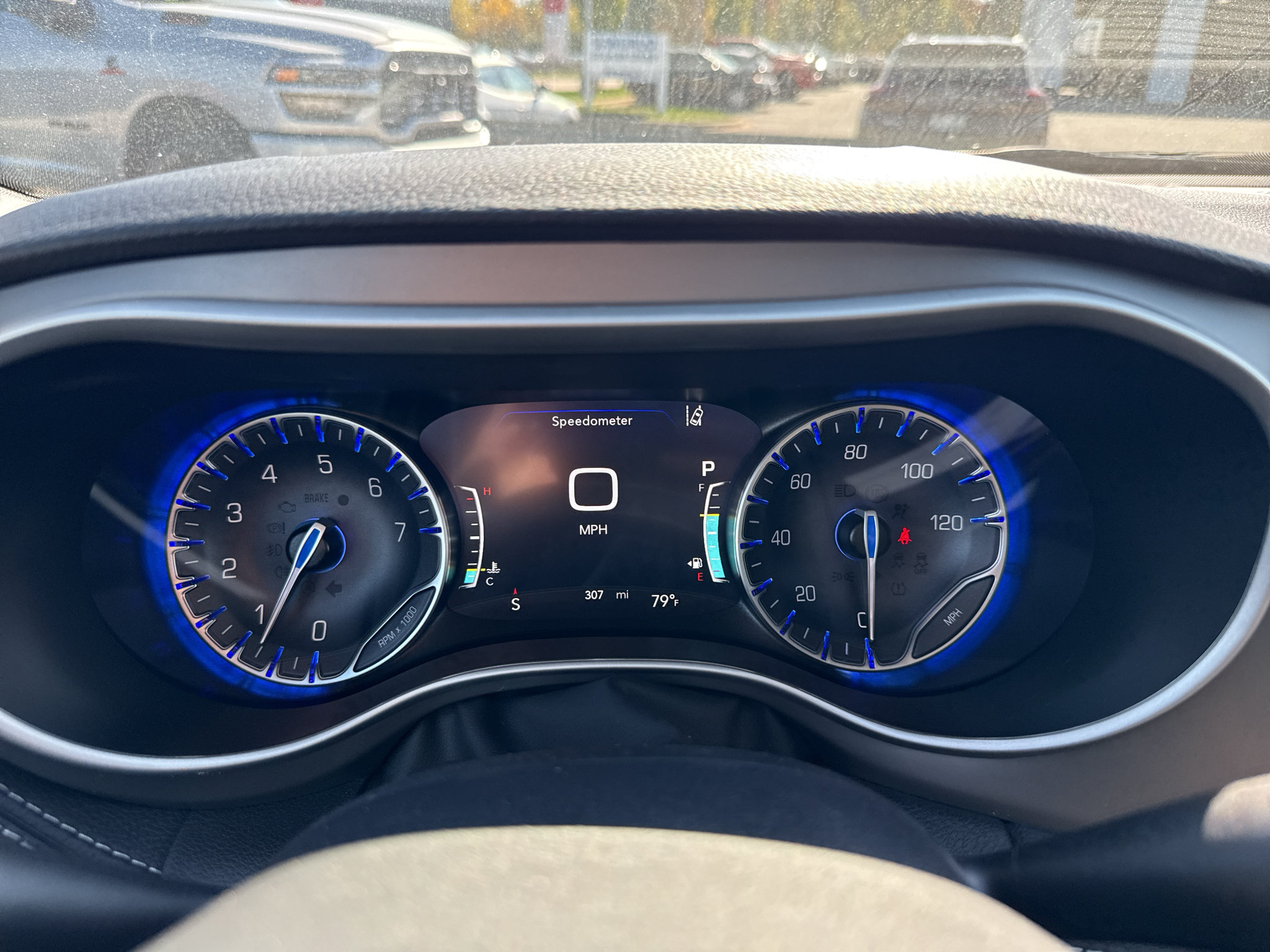 New 2027 Chrysler Pacifica Limited w/ Family Tech Group AWD/4WD image 6