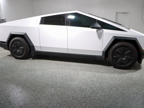 Used 2024 Tesla Cybertruck AWD Crew Cab image 6
