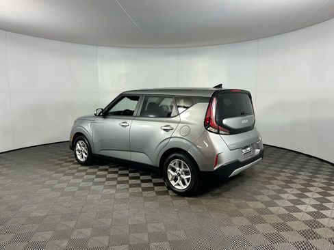 Used 2025 Kia Soul LX image 9