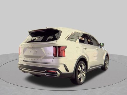 Used 2022 Kia Sorento SX w/ Panoramic Sunroof Package AWD/4WD image 2