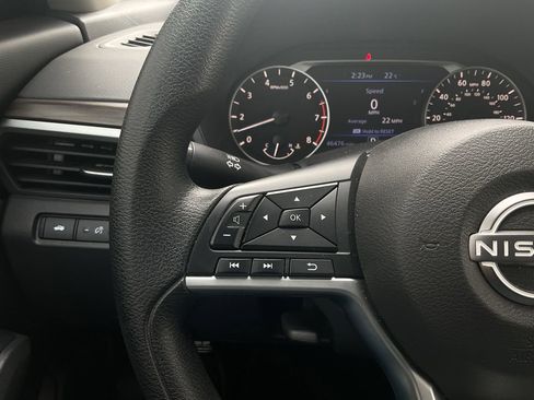 Used 2025 Nissan Altima 2.5 SV FWD image 32