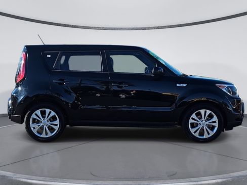 Used 2016 Kia Soul + image 2