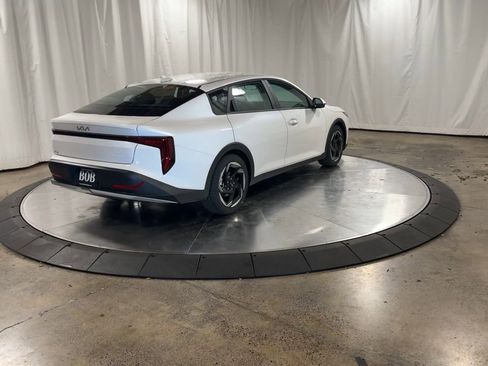 New 2025 Kia K4 EX image 8