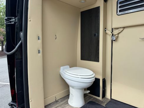Used 2022 Mercedes-Benz Sprinter 3500 image 81