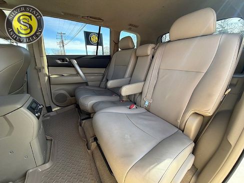 Used 2010 Toyota Highlander SE image 14