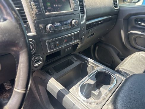 Used 2019 Nissan Titan SV w/ SV Convenience Package image 18