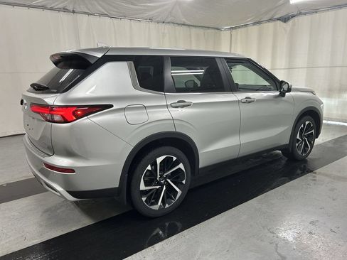 Used 2023 Mitsubishi Outlander SE AWD/4WD image 2