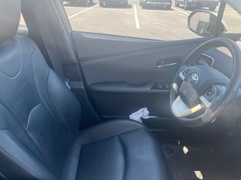 Used 2016 Toyota Prius Four FWD image 4