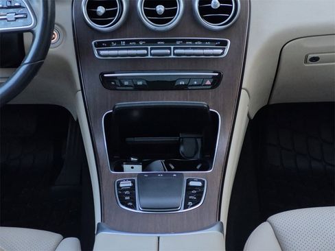 Used 2022 Mercedes-Benz GLC 300 4MATIC image 10