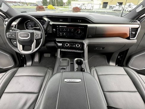 Used 2025 GMC Sierra 2500 Denali image 3