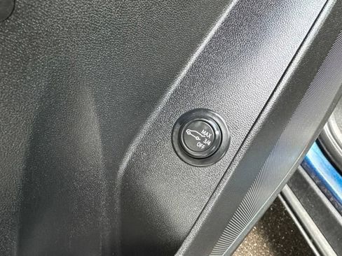 Used 2020 Chevrolet Equinox LT w/ Driver Convenience Package FWD image 9