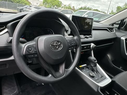 Used 2025 Toyota RAV4 XLE AWD/4WD image 20