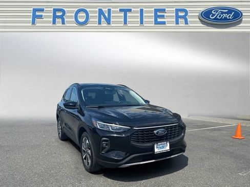 Certified 2025 Ford Escape Platinum AWD/4WD image 8