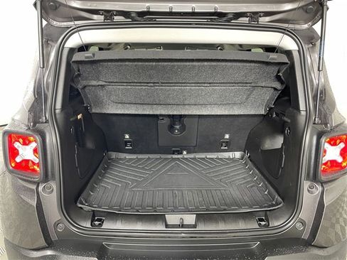 Used 2021 Jeep Renegade Latitude w/ Convenience Group image 19