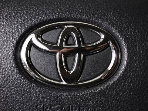 Used 2022 Toyota Highlander XLE image 37