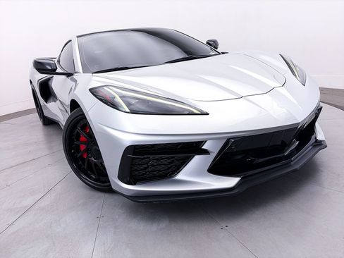 Used 2020 Chevrolet Corvette Stingray Preferred Cpe w/ 2LT Preferred Equipment Group RWD image 3