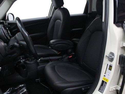 Used 2021 MINI Cooper 4-Door Hardtop w/ Storage Package image 8