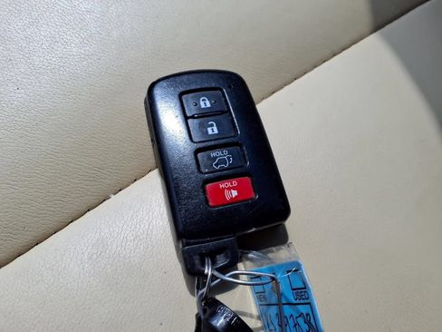 Used 2019 Toyota Highlander XLE FWD image 25