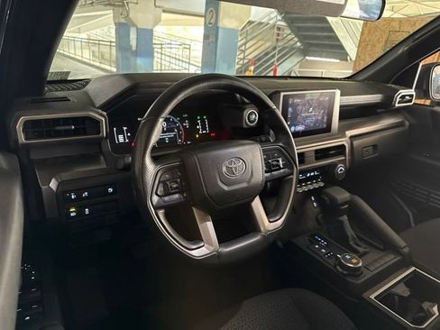 Used 2025 Toyota 4Runner SR5 AWD/4WD image 6