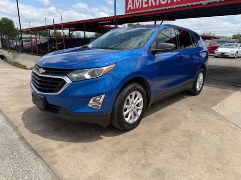 Used 2019 Chevrolet Equinox LS FWD image 2