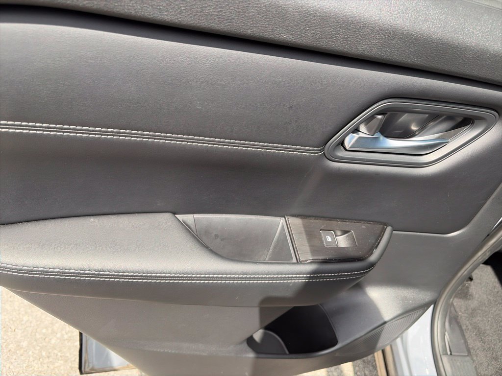 Used 2025 Nissan Rogue SL w/ Tech Package AWD/4WD image 12
