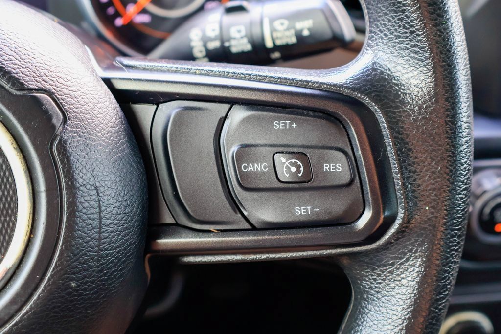 Used 2018 Jeep Wrangler Unlimited Sport AWD/4WD image 15