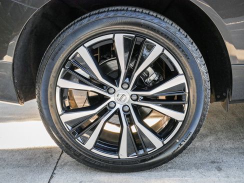 Used 2025 Volvo XC60 B5 Plus image 13