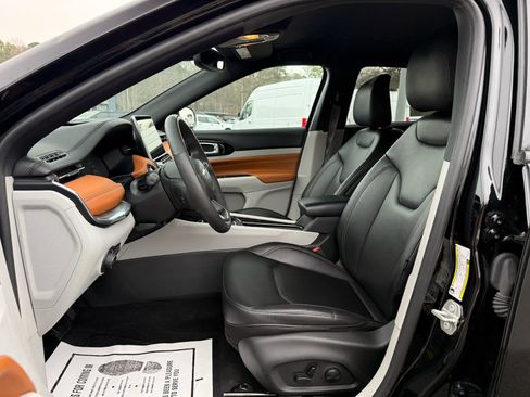 Used 2024 Jeep Compass Limited image 12