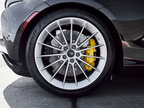 Used 2025 McLaren Artura Spider image 26