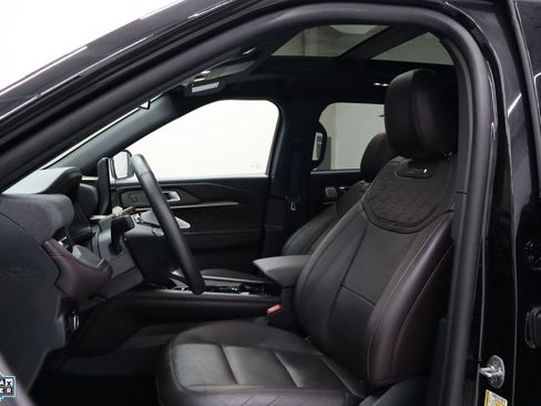 Certified 2025 Ford Explorer Platinum w/ LUX Leather Package image 13